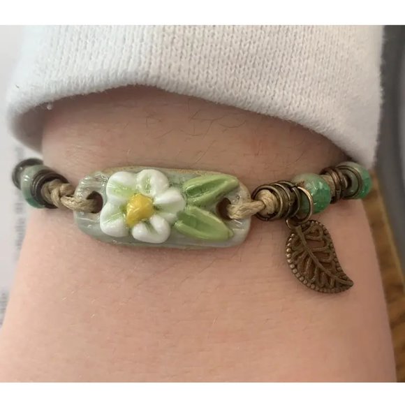Adjustable Flower Bracelet Leaf Accent Boho Vintage Style Womens Jewelry Gift - Picture 5 of 7